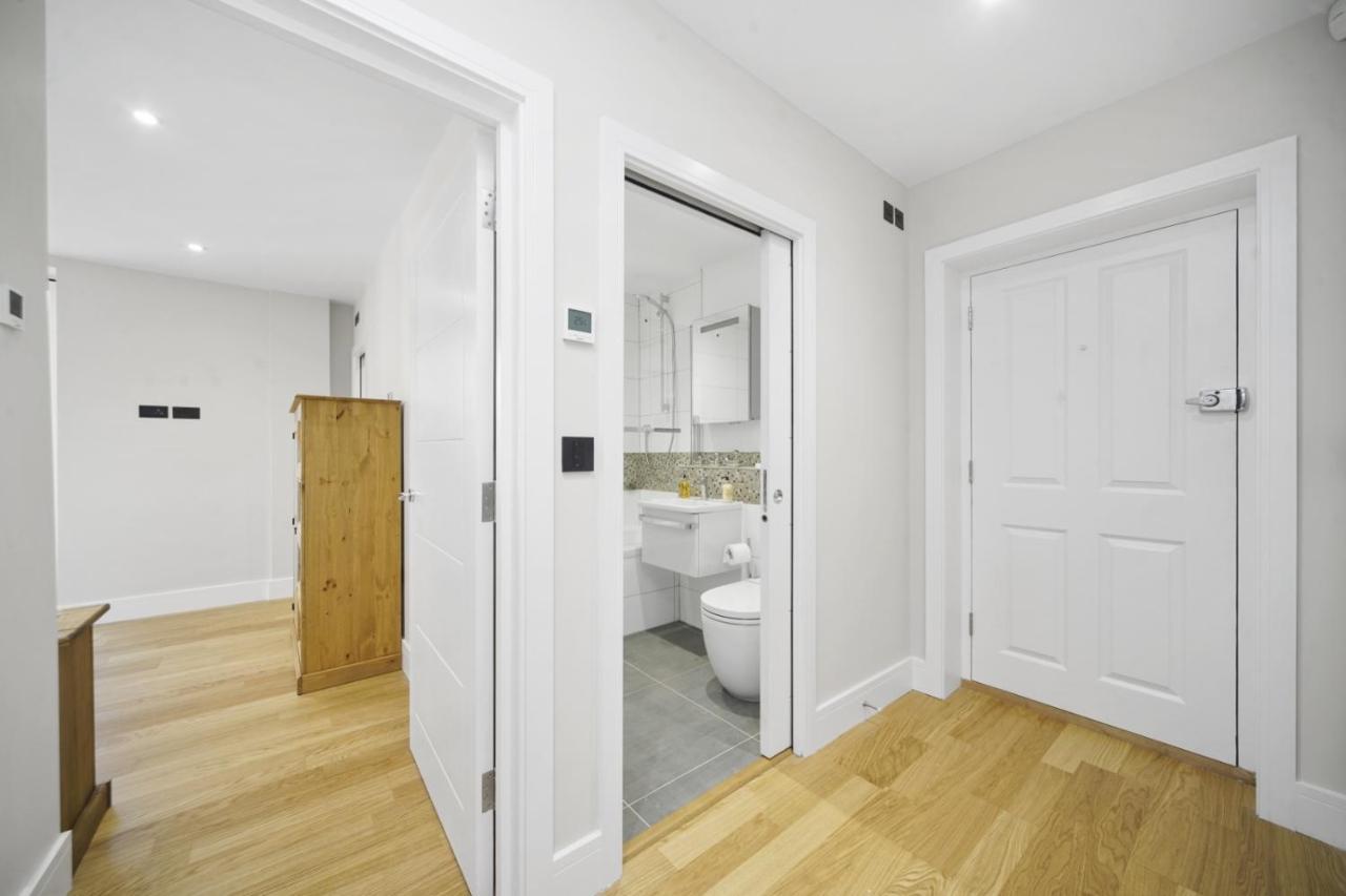 Flat 1 Bridge House Apartment Staines-upon-Thames ภายนอก รูปภาพ