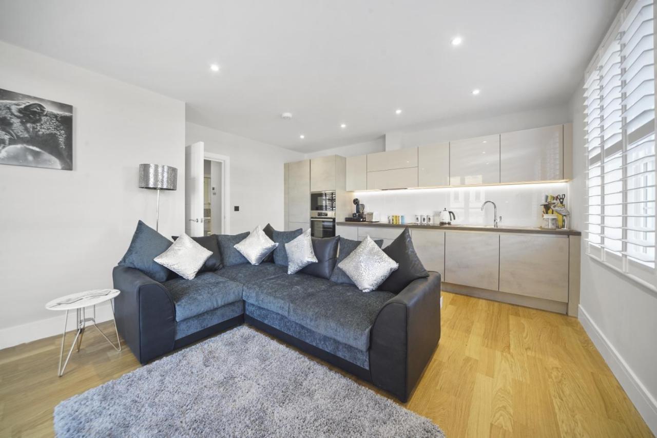 Flat 1 Bridge House Apartment Staines-upon-Thames ภายนอก รูปภาพ