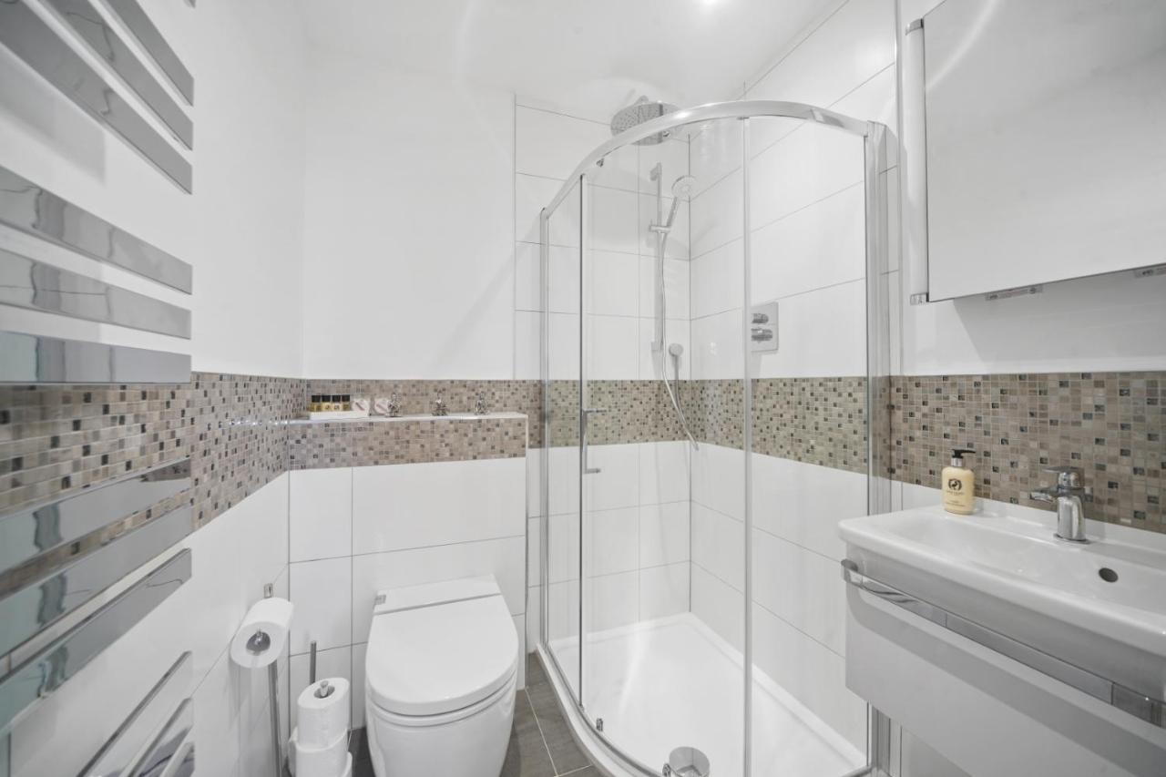 Flat 1 Bridge House Apartment Staines-upon-Thames ภายนอก รูปภาพ