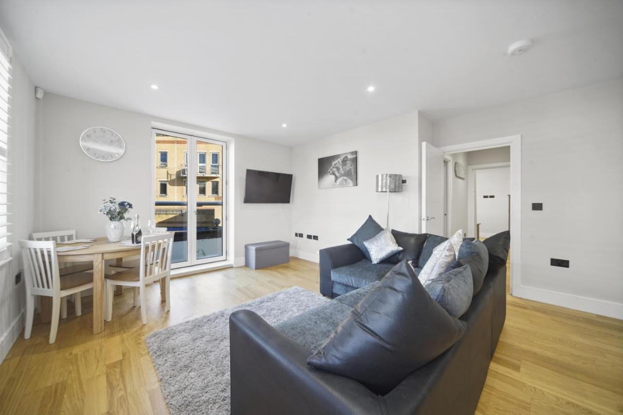 Flat 1 Bridge House Apartment Staines-upon-Thames ภายนอก รูปภาพ